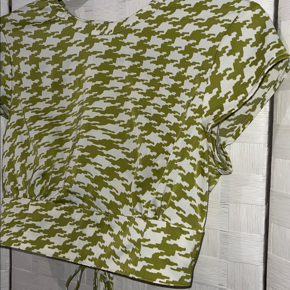 Urban Outfitters Abstract Houndstooth Bow Tie Satin Backless Top🍏 - Picture 4 of 11